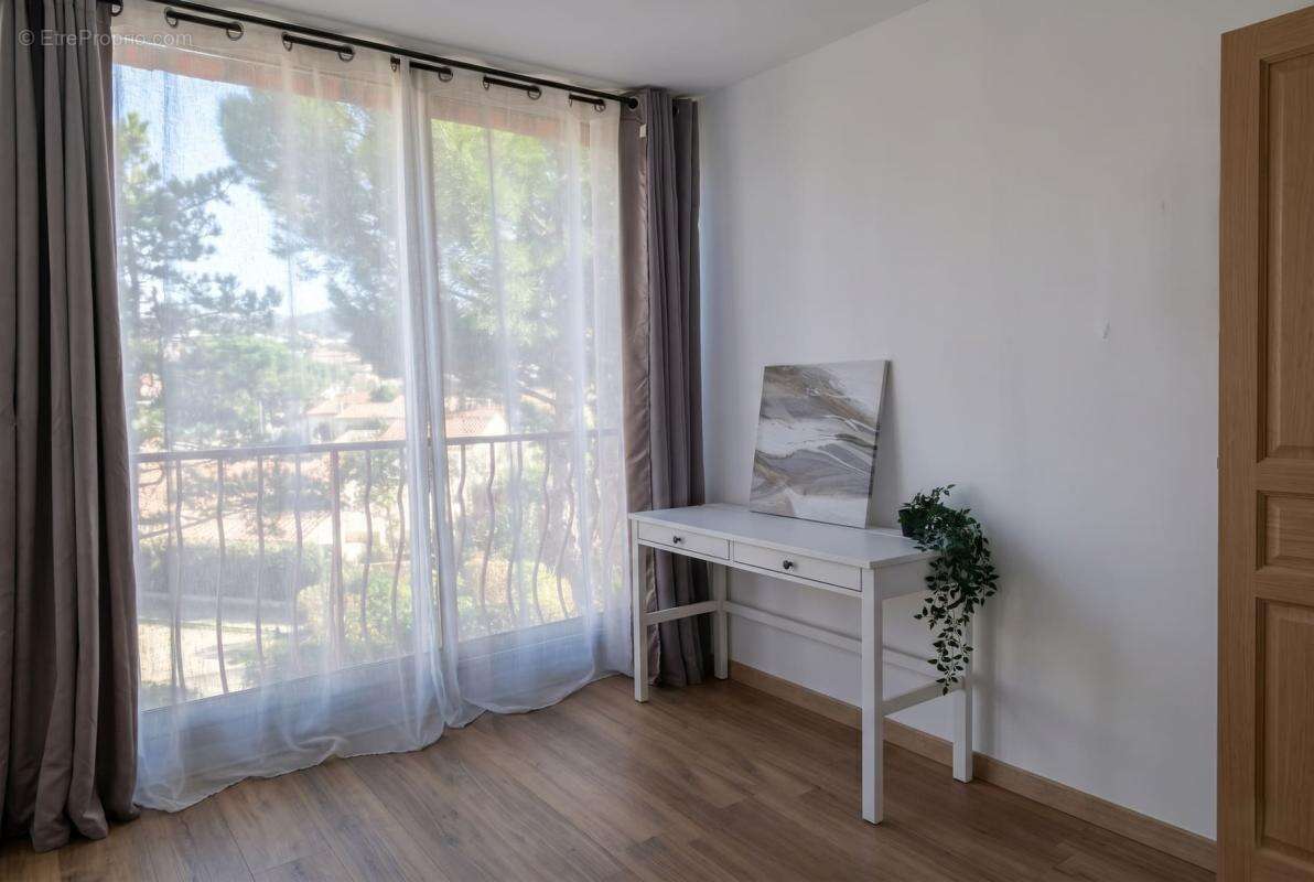 Appartement à SAINT-CYR-SUR-MER