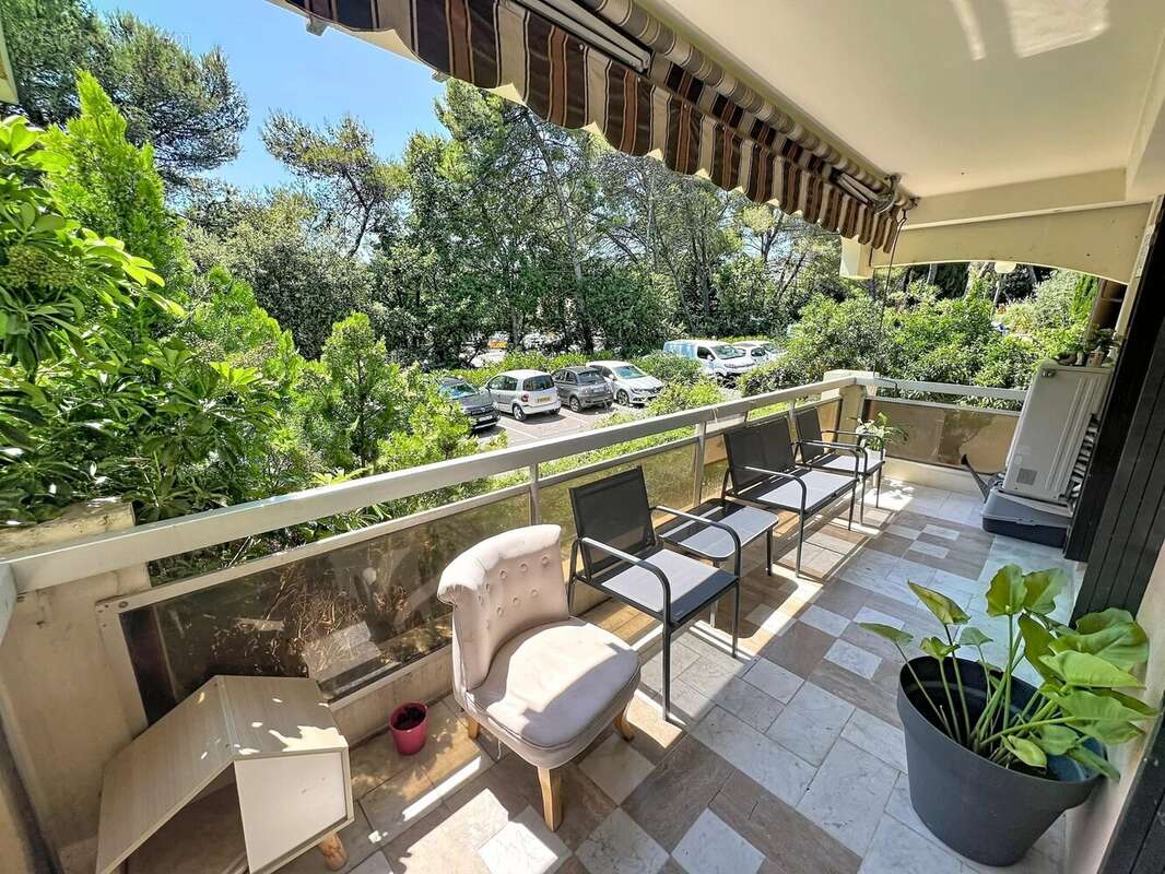 ANTIBES – 4 pièces rénové de 84 m² avec terrasse - Exclusivité Infinity Group Immobilier - photo 2