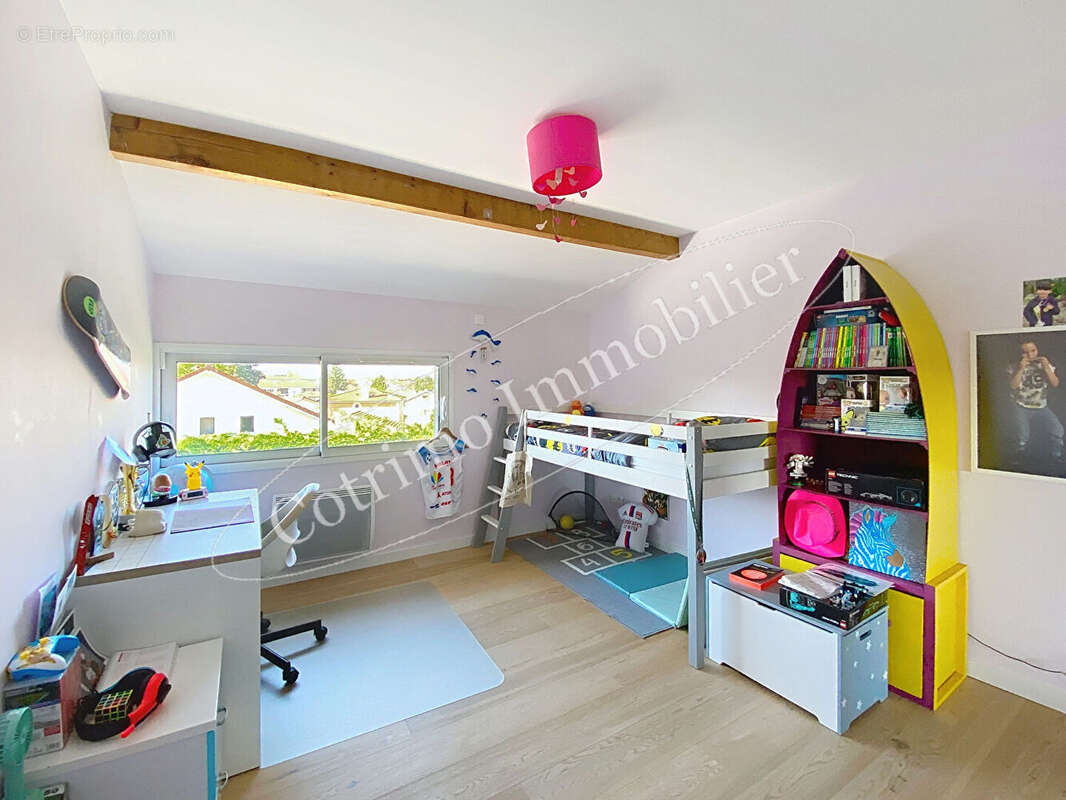Genas Maison 150m² hab.+Piscine +garage - photo 8