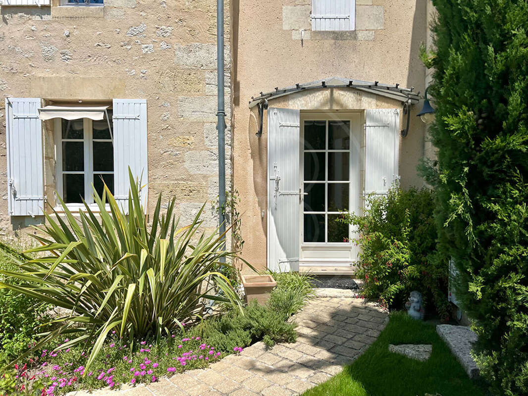 Maison à FRONSAC