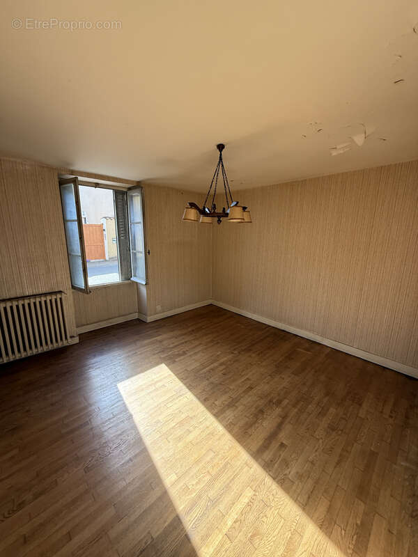 Maison à LA VILLEDIEU-DU-CLAIN