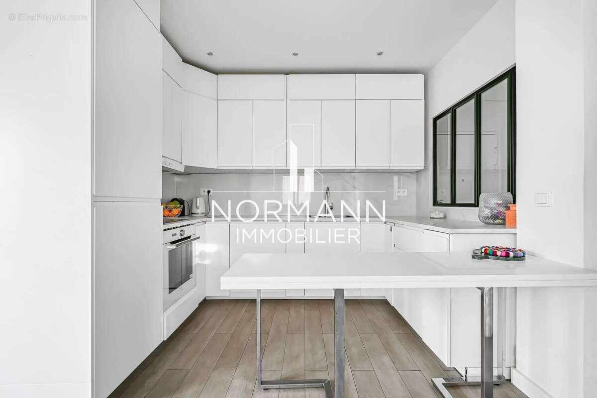 Appartement à NEUILLY-SUR-SEINE