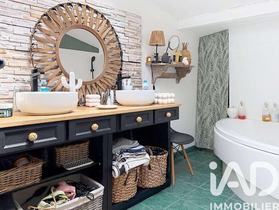 Maison 122 m² à Saint-Georges-De-Rex  - photo 6