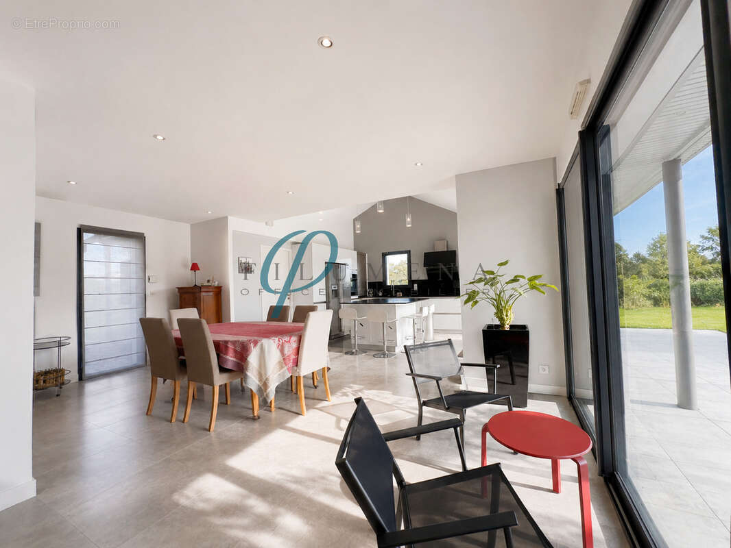 À VENDRE Maison contemporaine de160 m2, Terrain +1500 m2, Calme absolu et vue dégagée, garage. - photo 4