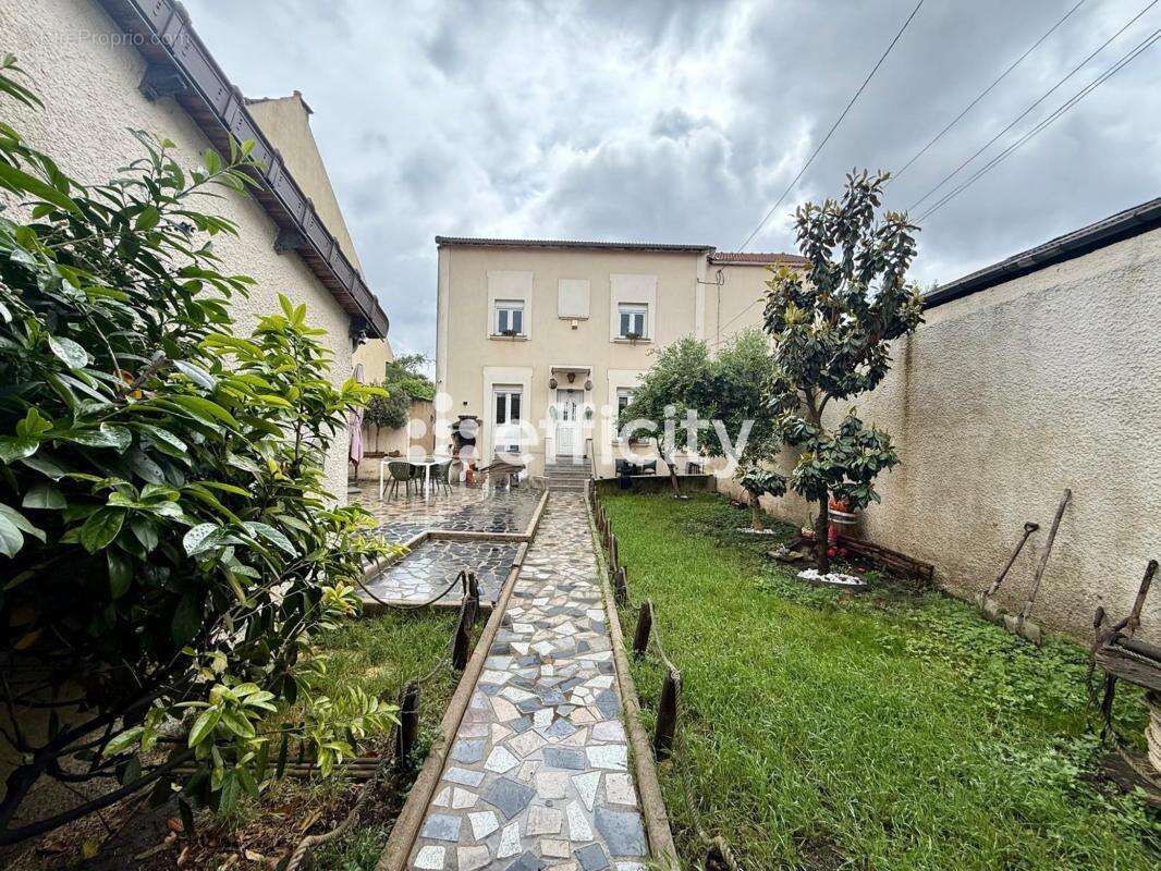 Maison à BOBIGNY