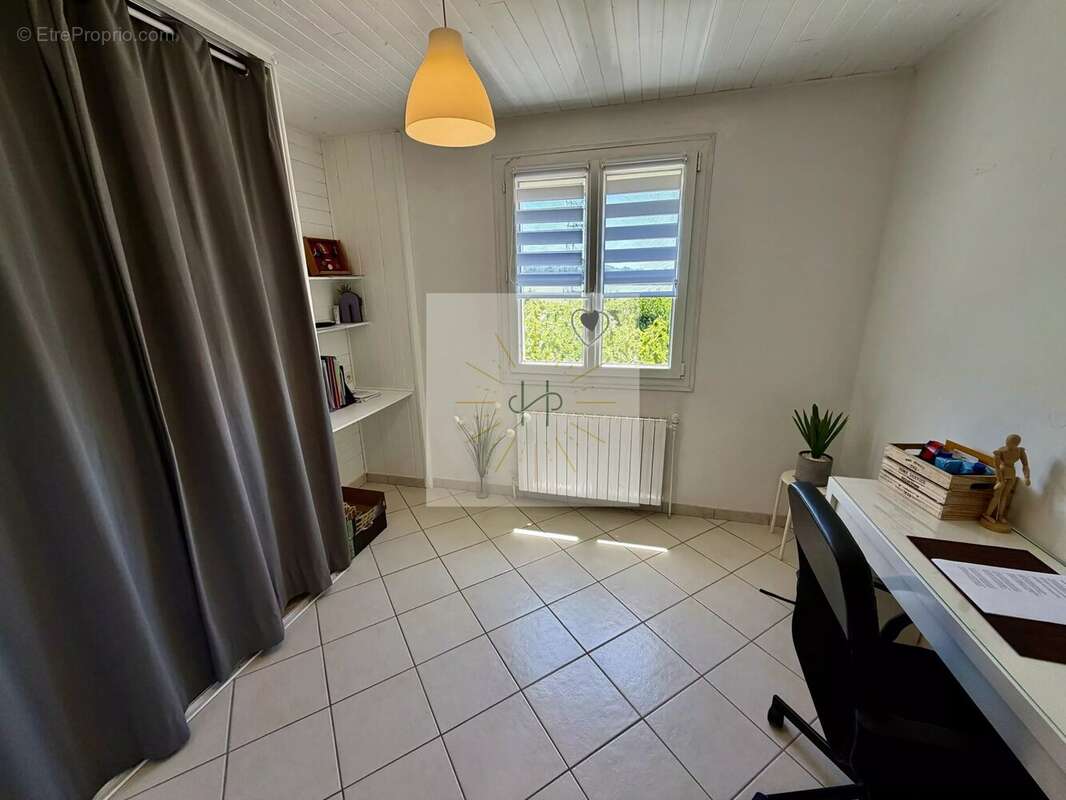Maison à LA GARDE-ADHEMAR