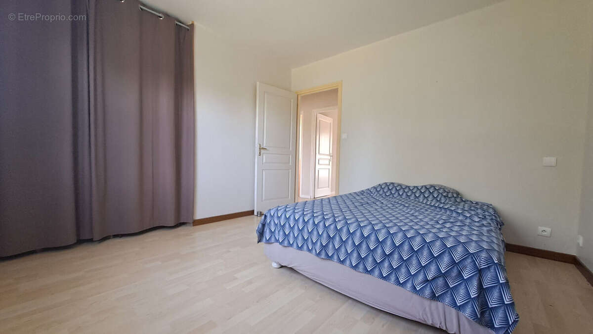 Maison à FAYE-SUR-ARDIN