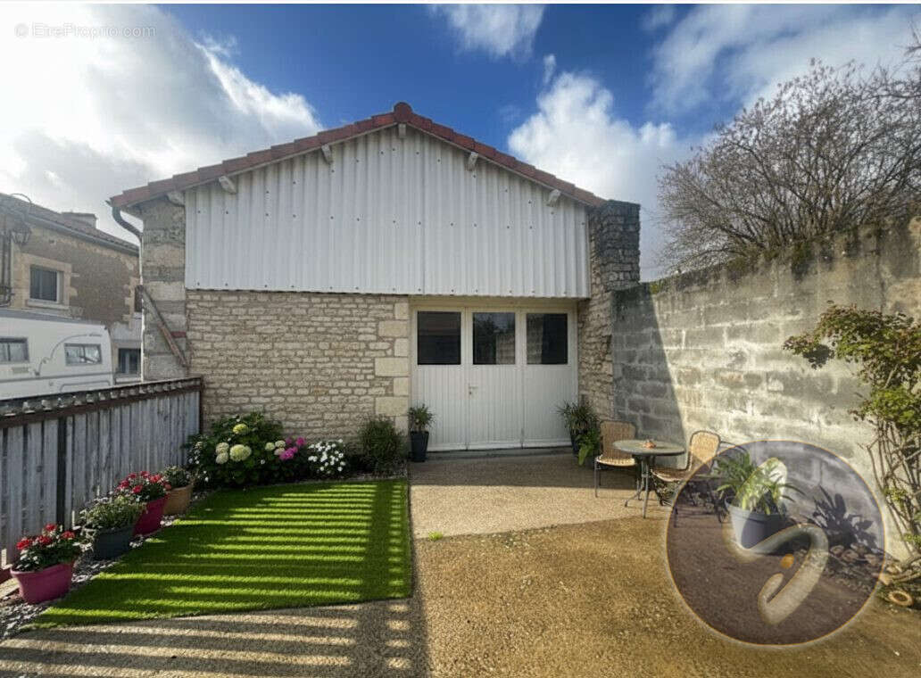 Maison à PAMPROUX