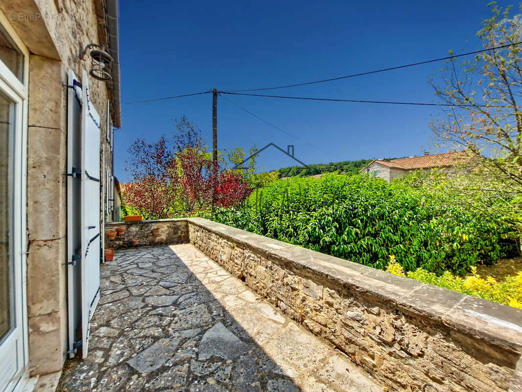 Entre Larzac et ailleurs: une ancienne grange aux accents d'évasion - photo 4