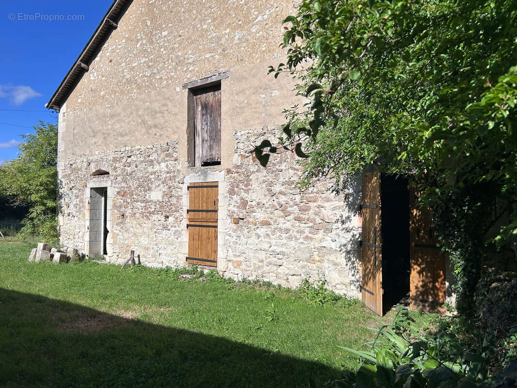 propriété située en  hameau Maison 100 m2 entièrement rénovée avec dépendances et terrain de plus d'un hectare - photo 26