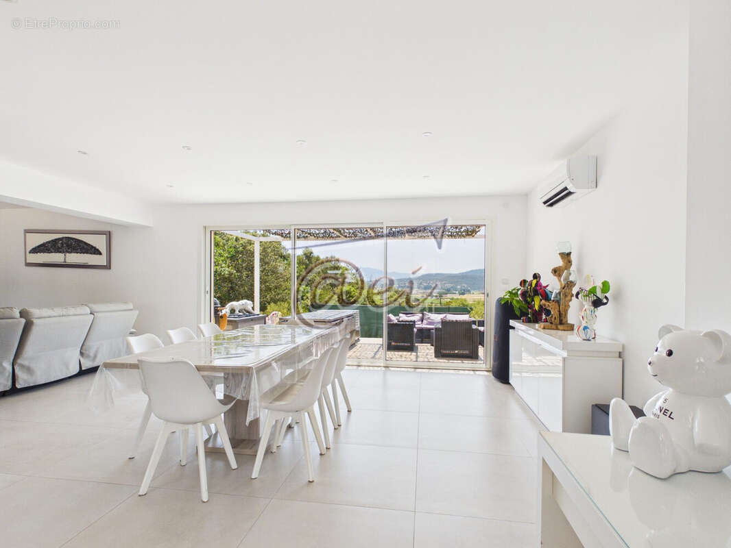 Maison à SAINT-MAXIMIN-LA-SAINTE-BAUME