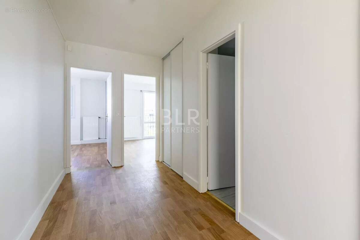 Appartement à COURBEVOIE