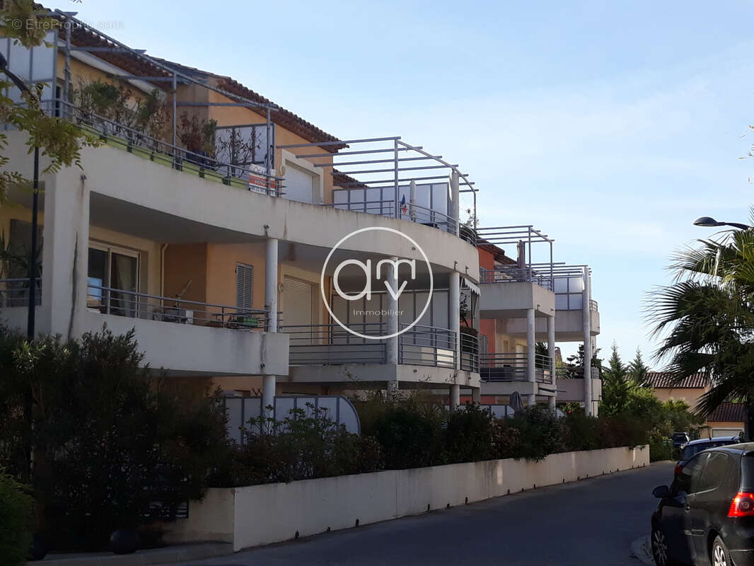 En vente à Hyères (83) : grand appartement avec terrasse - photo 13