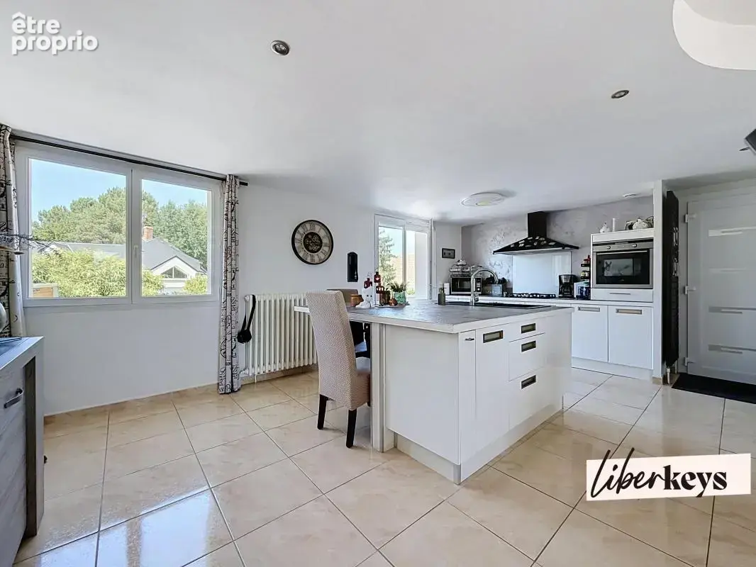 Maison Familiale T6 de 183 m2 situé à Ruaudin dans un quartier résidentiel - photo 3