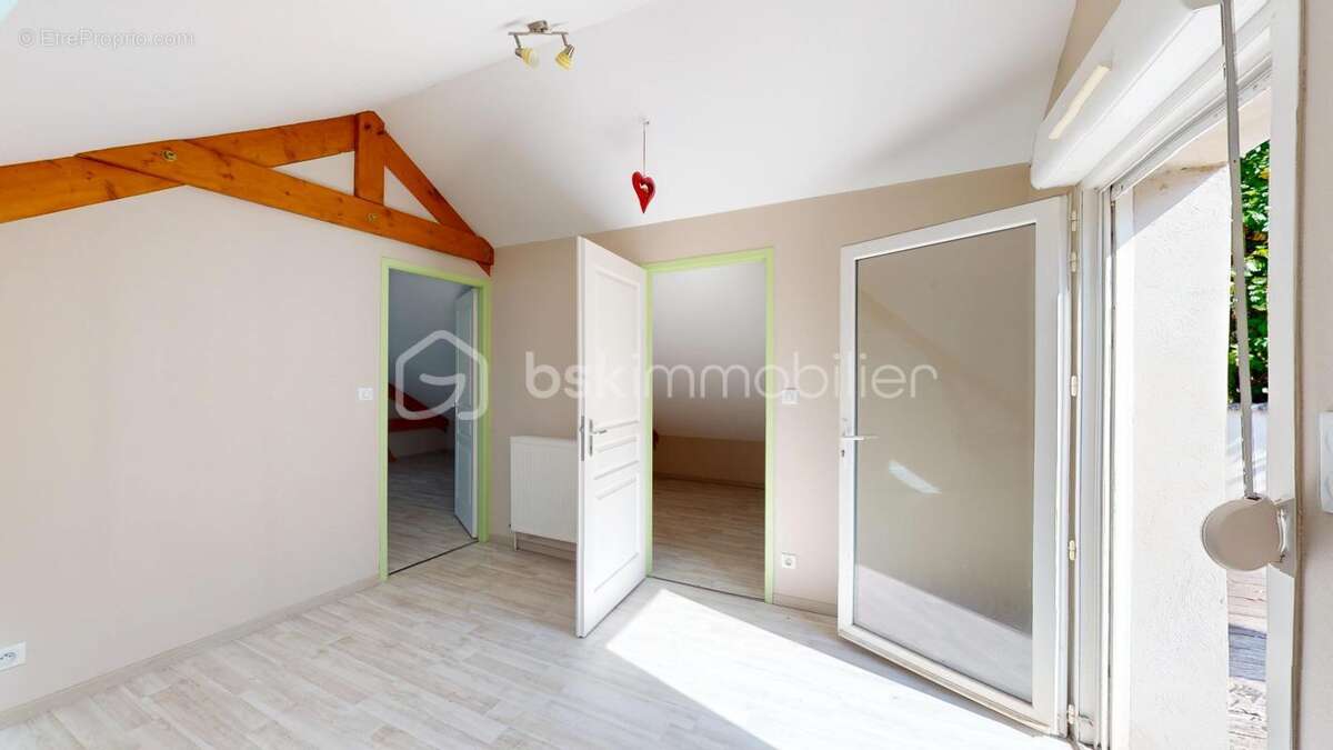 Ancienne boulangerie + logement atypique – terrain 790 m² - photo 4