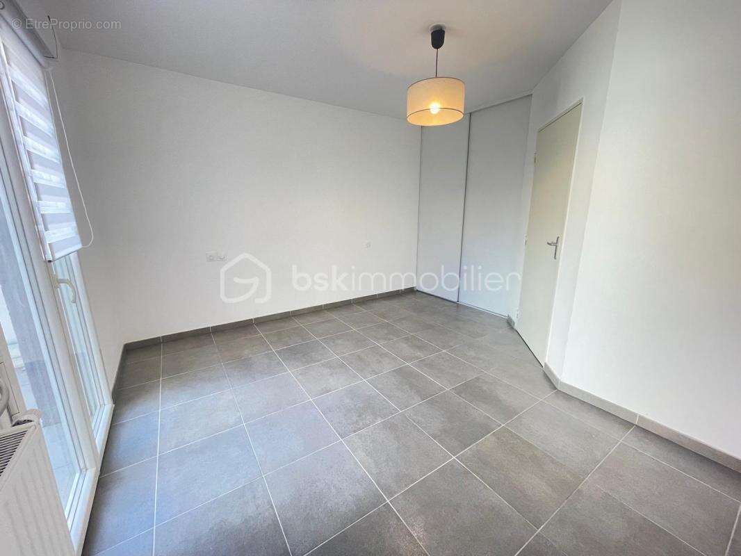 Appartement de type 4 avec terrasse et box privatif à Martigues Jonquière - photo 4
