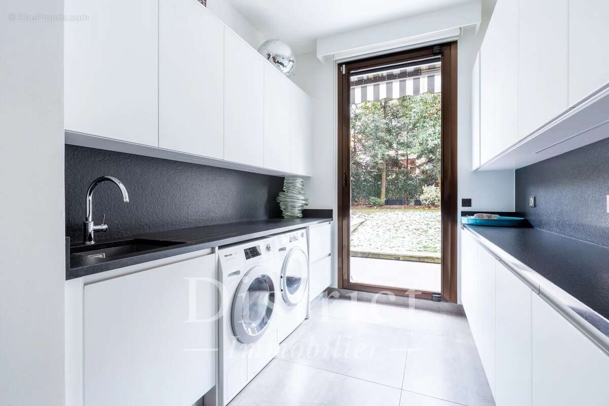 Appartement à NEUILLY-SUR-SEINE