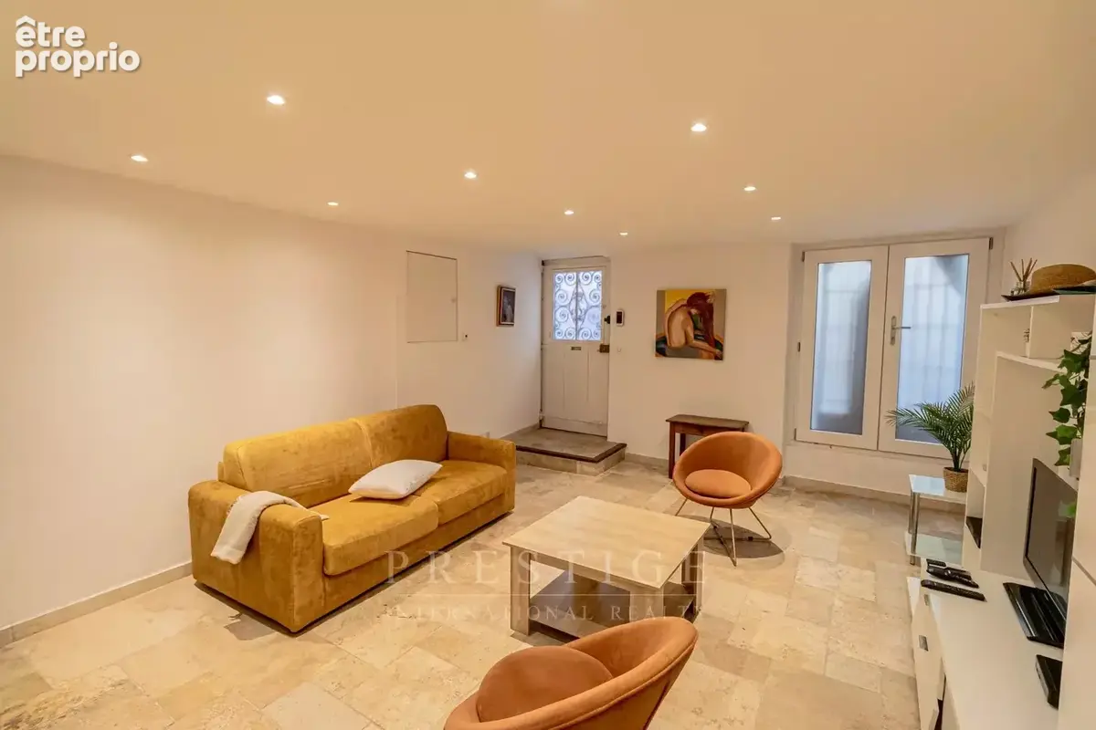 Vieille Antibes, 4 pièces en duplex rénové & meublé - photo 14