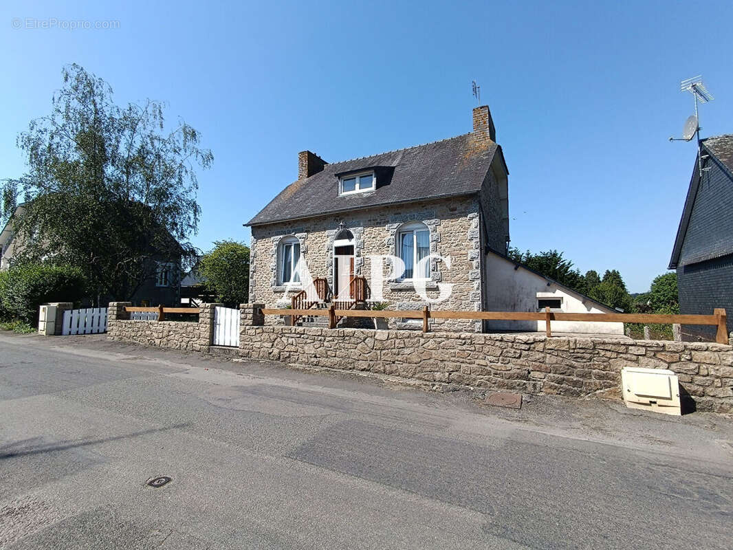 Maison à SAINT-NICOLAS-DU-PELEM