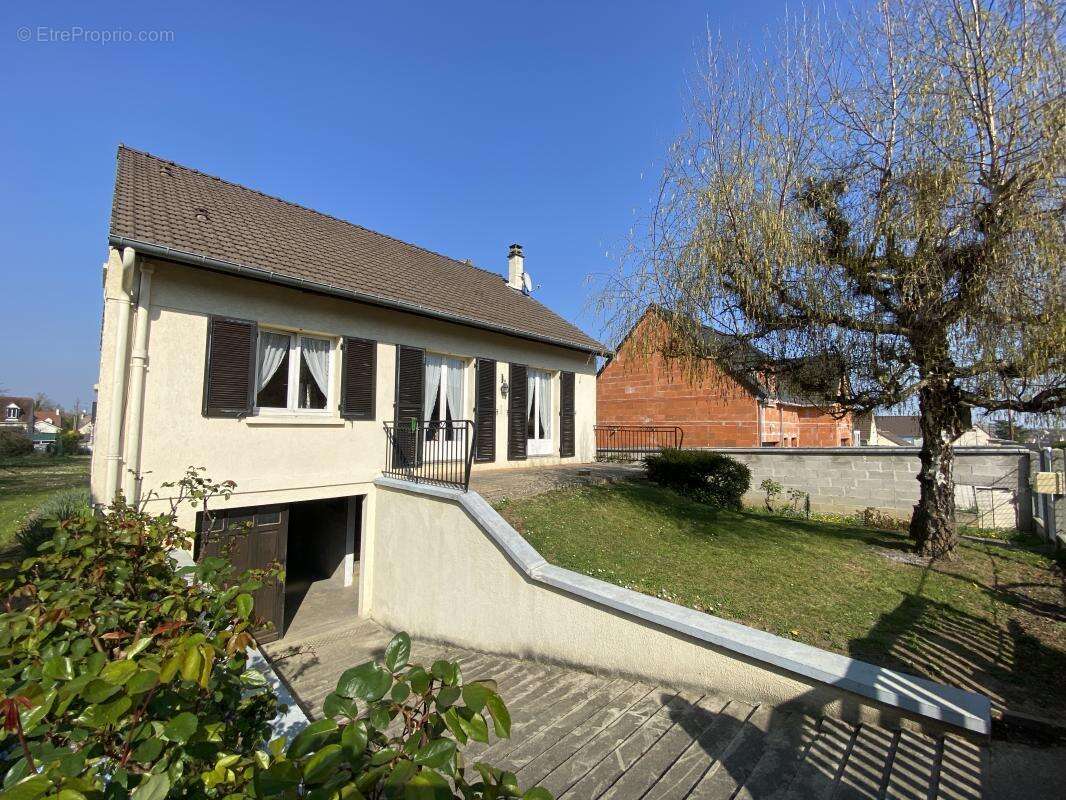 Maison à ROSNY-SUR-SEINE