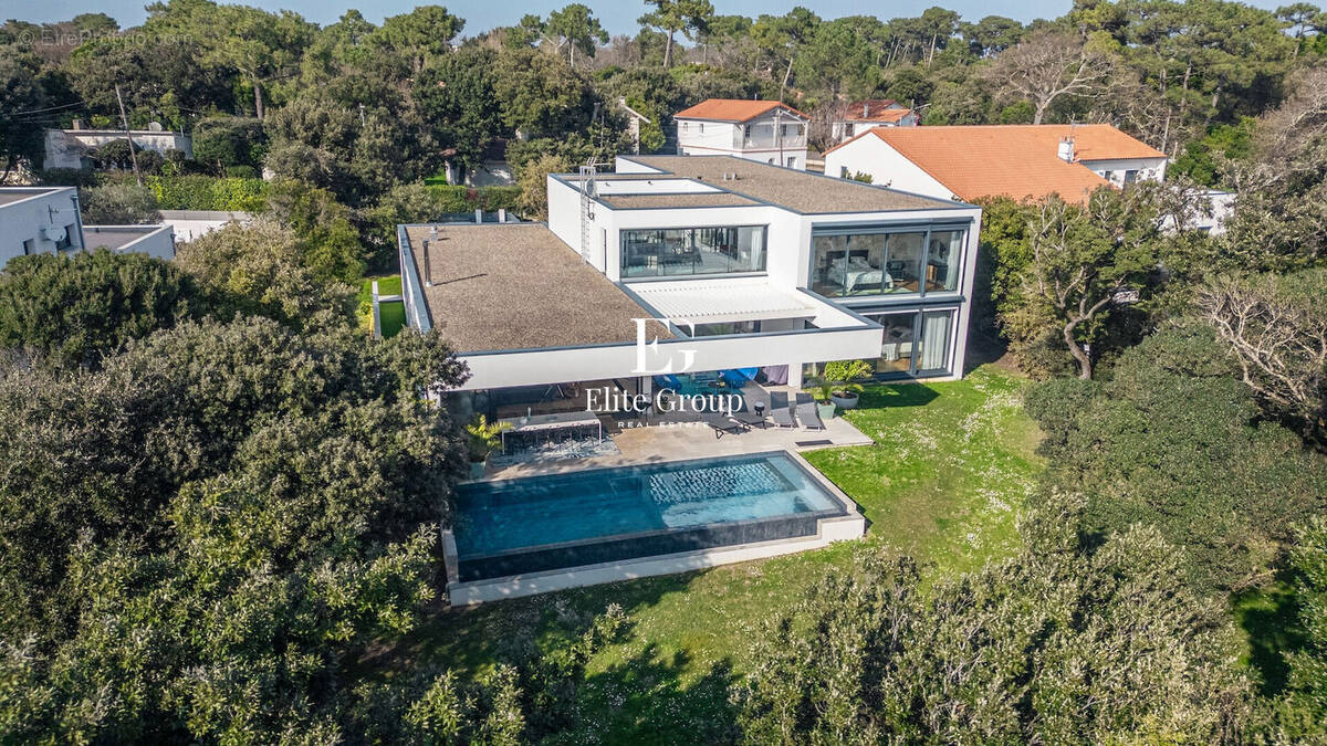 Maison à VAUX-SUR-MER