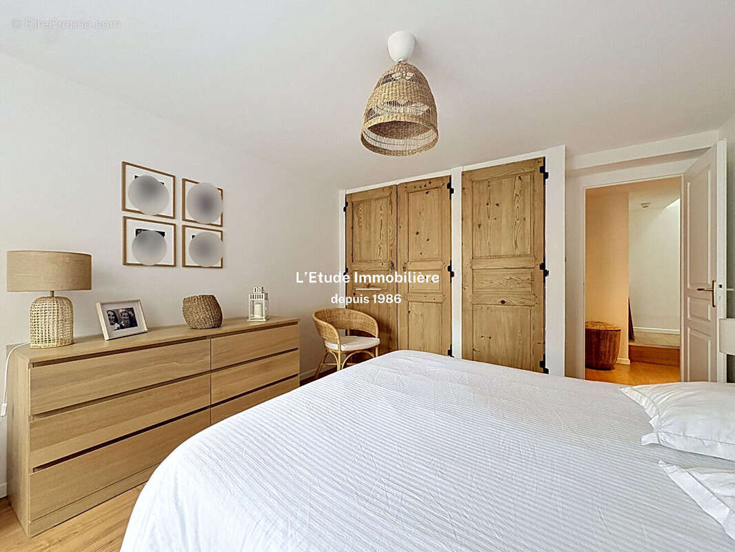 A VENDRE Maison Caluire LE BOURG 6 pièce(s) 136.30 m2 avec jardinet et Terrasse - photo 6