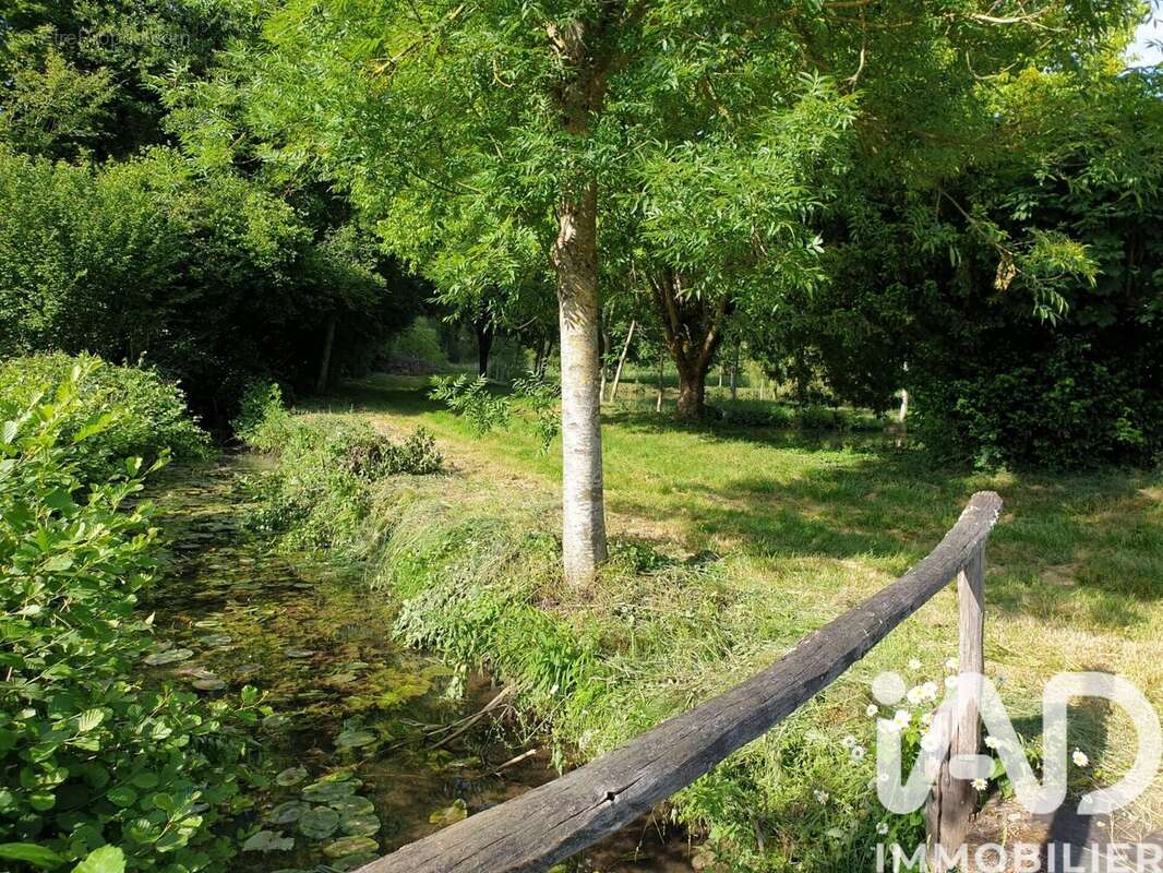 Photo 2 - Terrain à MONTREUIL-LE-HENRI