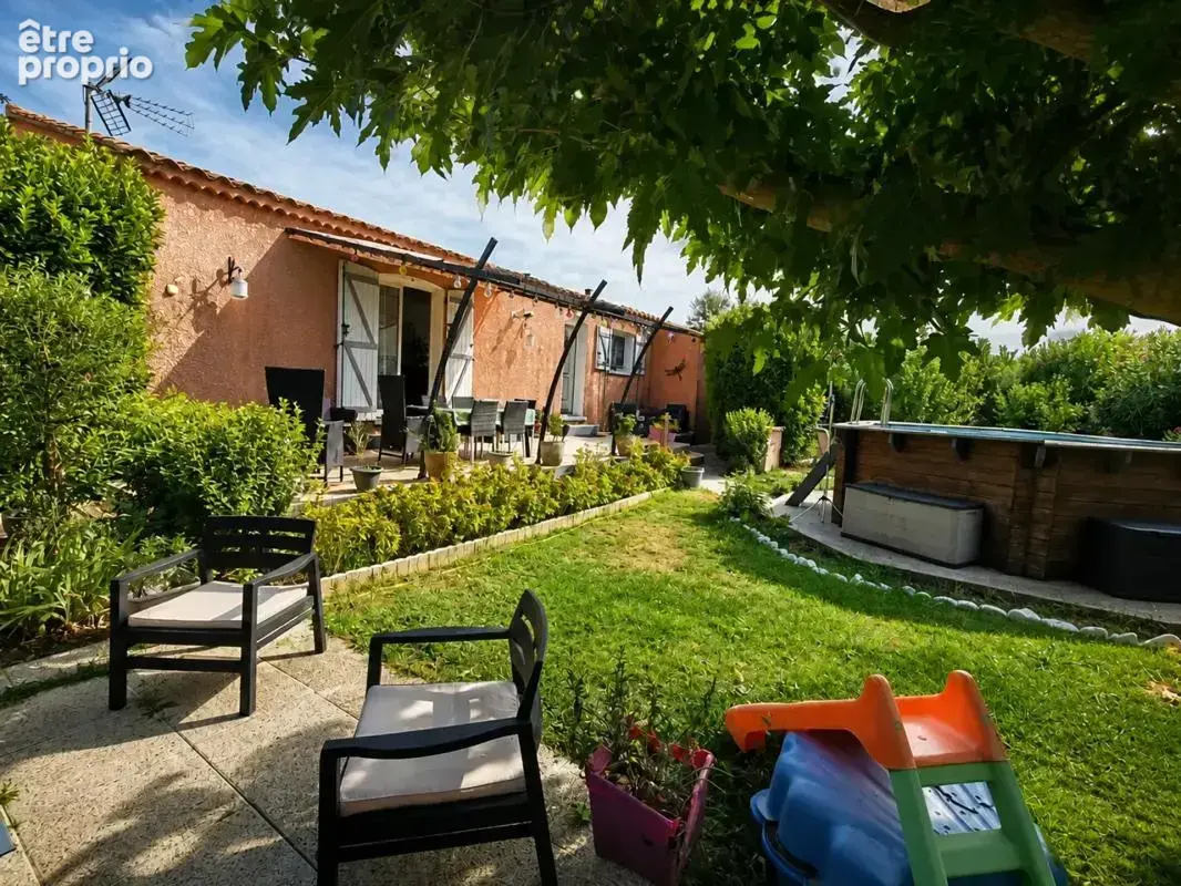 Maison à CAMARET-SUR-AIGUES