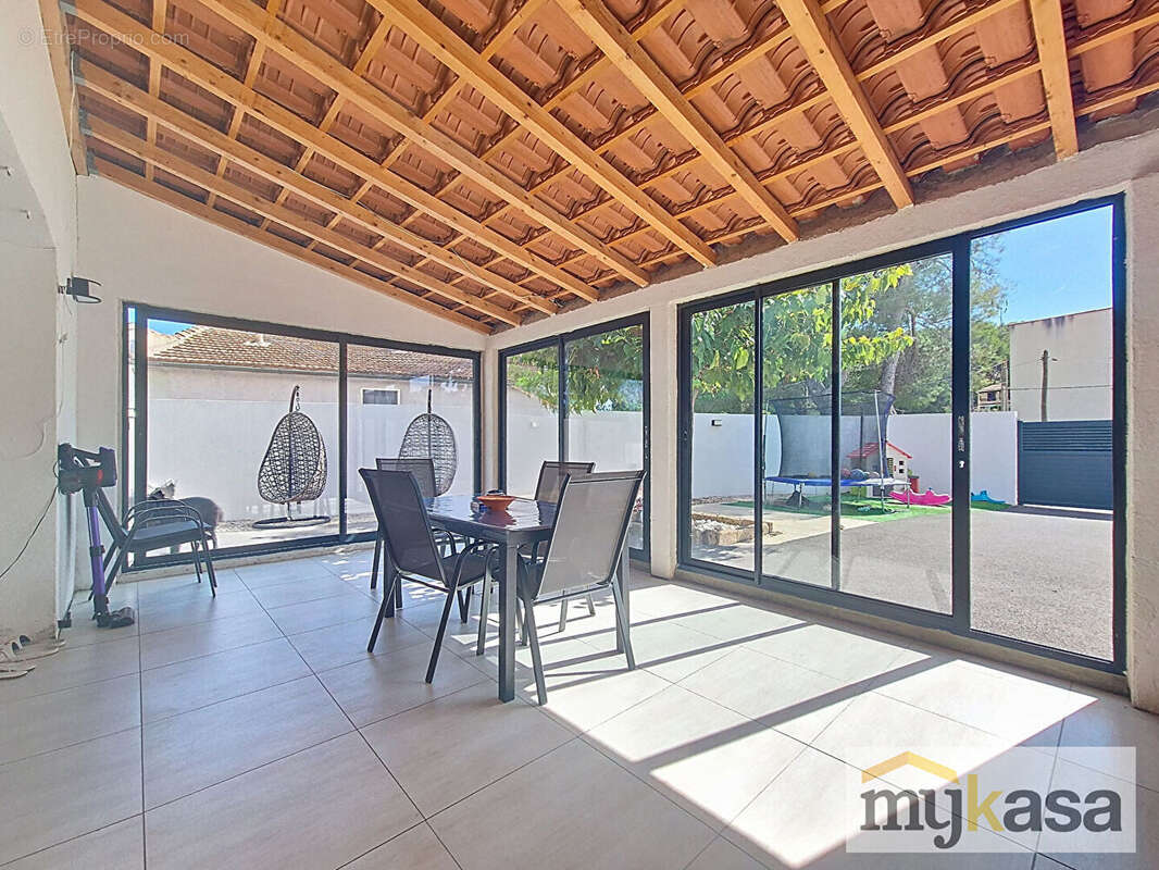 Maison à SAINT-MITRE-LES-REMPARTS