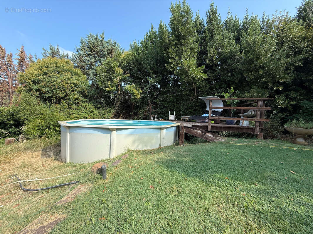 En EXCLUSIVITE Maison de 117m2, 3ch, Jardin de 1610m2 avec forage, carport et stockage. - photo 4