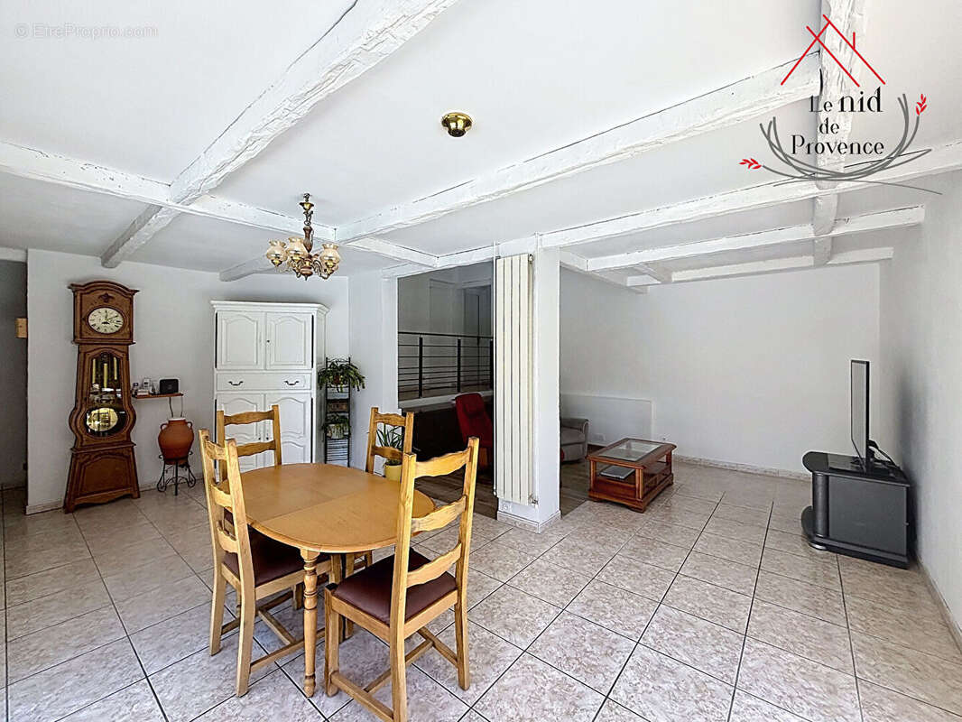 Maison à UCHAUX