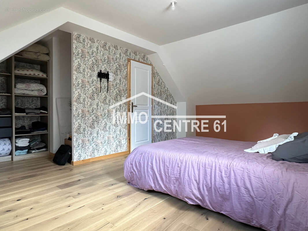 Charmante maison de trois chambres avec ses dépendances sur 6027m2 de terrain - photo 8