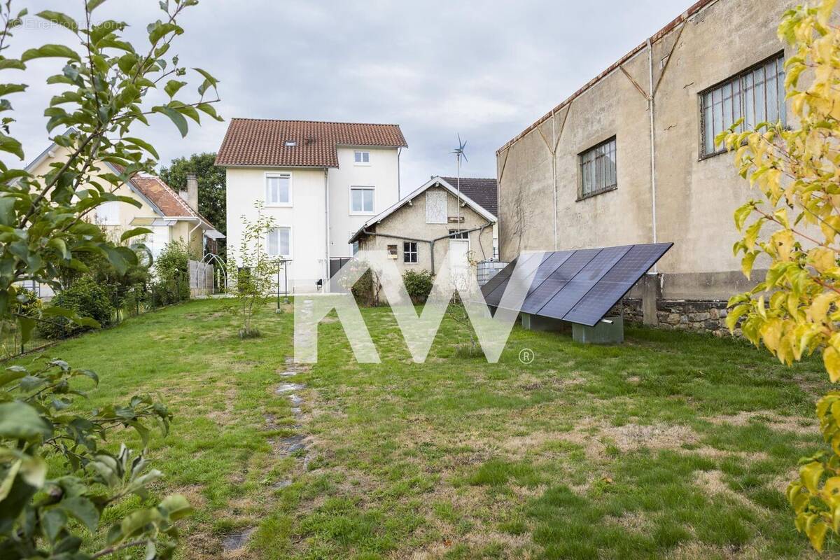 Maison à PIERRE-BUFFIERE
