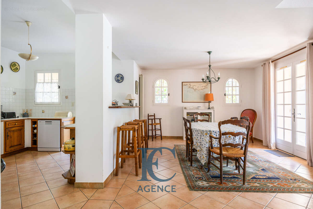 Maison de 190 m2 au coeur de la pinède de La Cride - photo 6