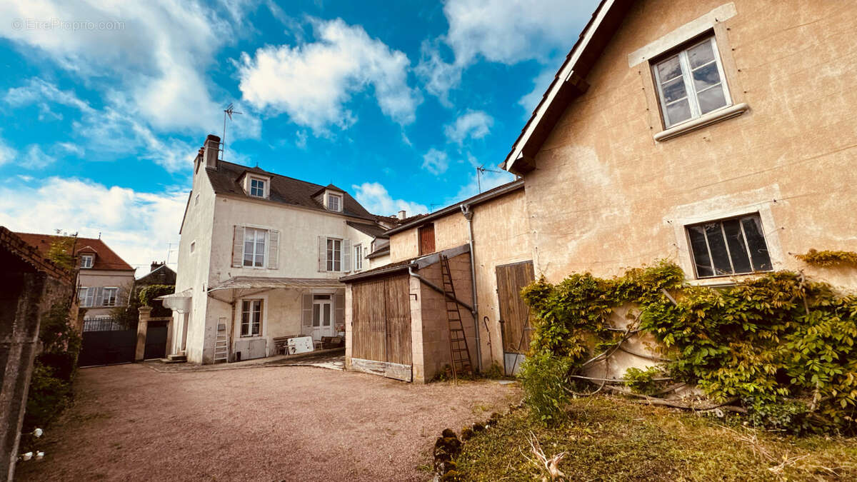 Maison à AVALLON