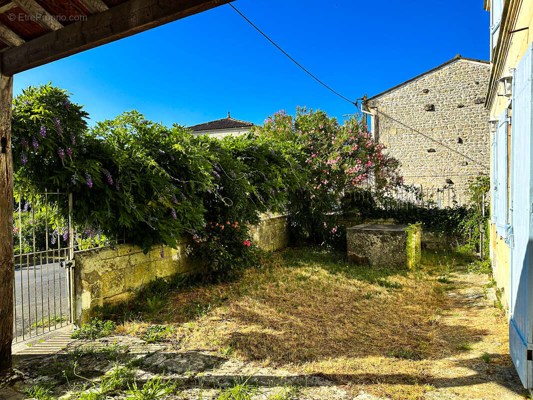 Maison à CHAMPAGNOLLES