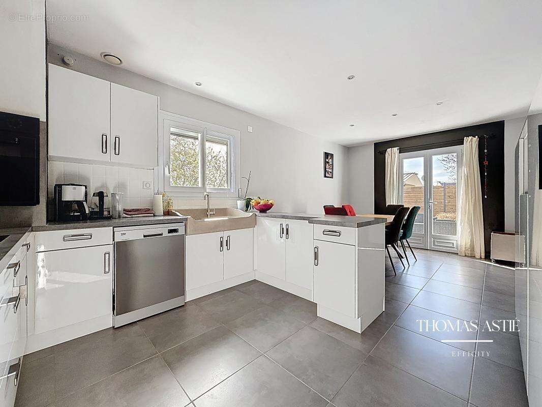 Maison à COURCHAMPS