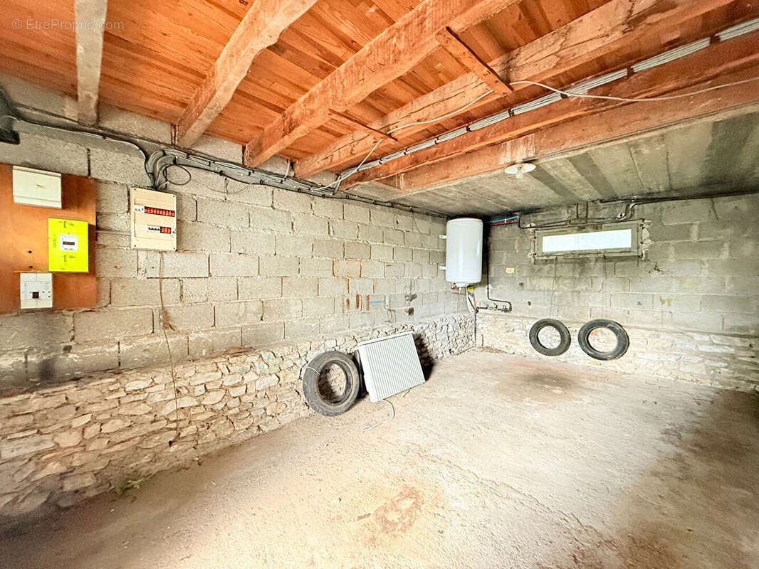 Maison à rénover 5 pièce(s) de 78 m² à Pradines - photo 4