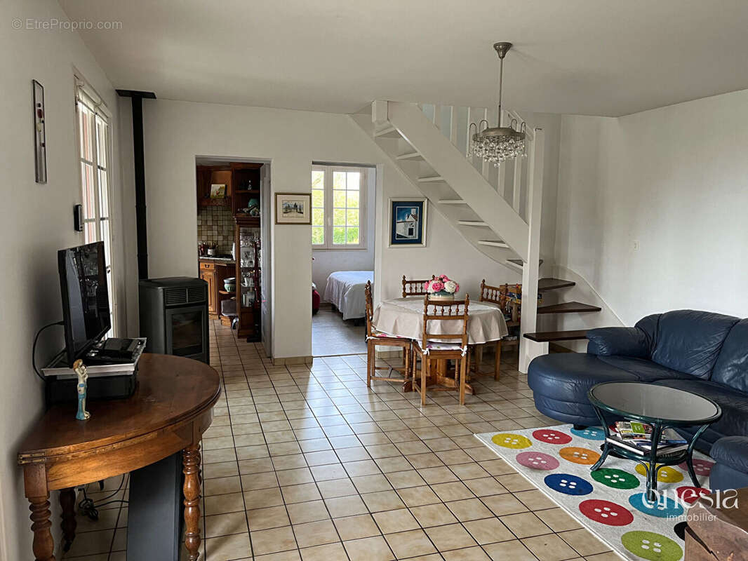 Maison à EYSUS