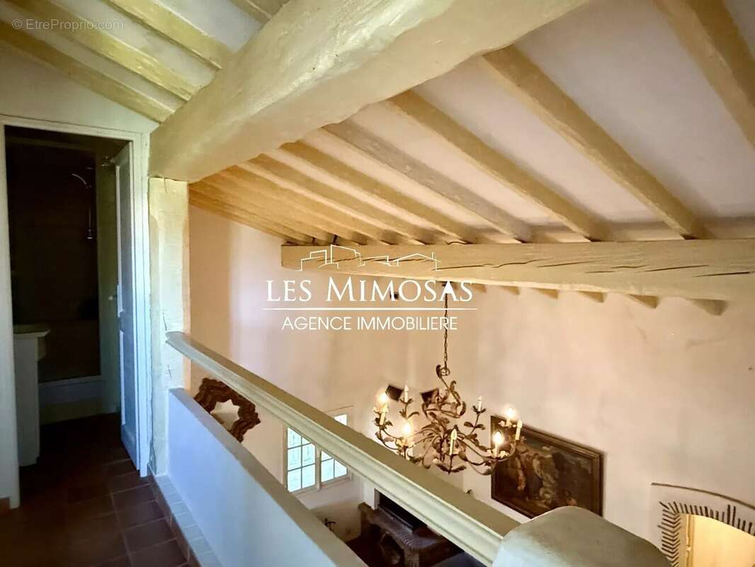 Maison à ROQUEBRUNE-SUR-ARGENS
