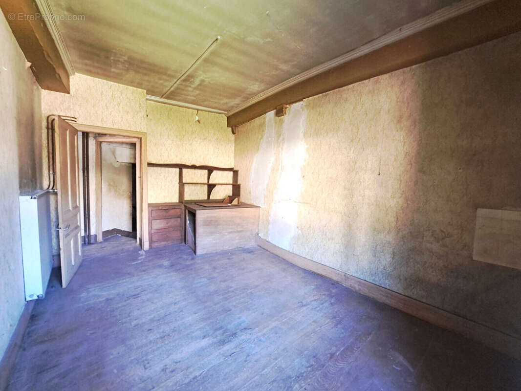 Maison à BAUME-LES-MESSIEURS