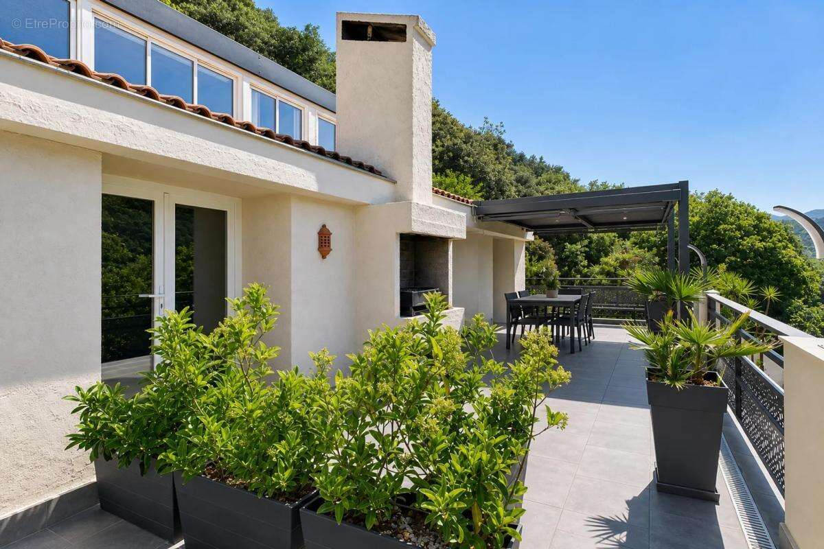 Vente de cette unique propriété de 12 pièces, 288 m², située à Amélie-les-Bains-Palalda - photo 14