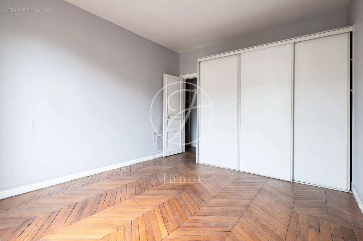 Appartement à PARIS-7E