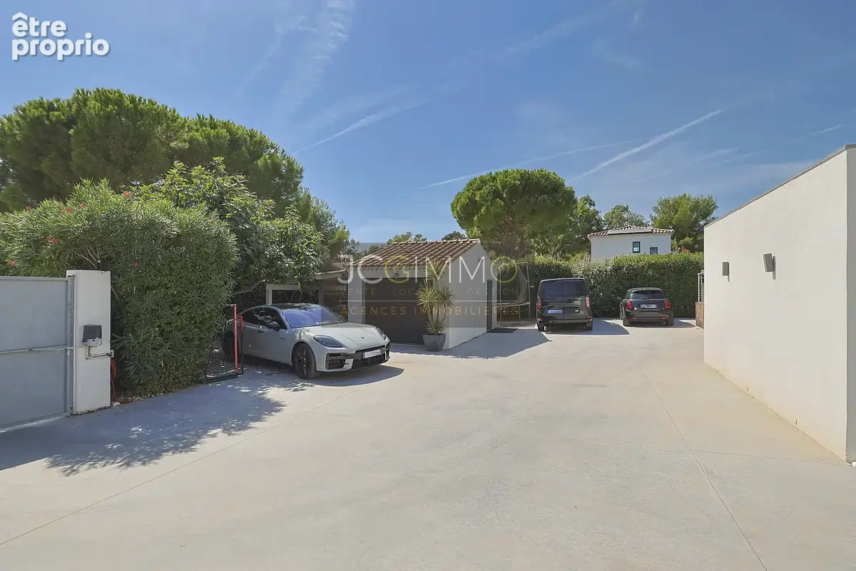 Villa de plain-pied + garage et piscine traditionnelle, bar, pool-house, et nombreuses annexes - photo 25