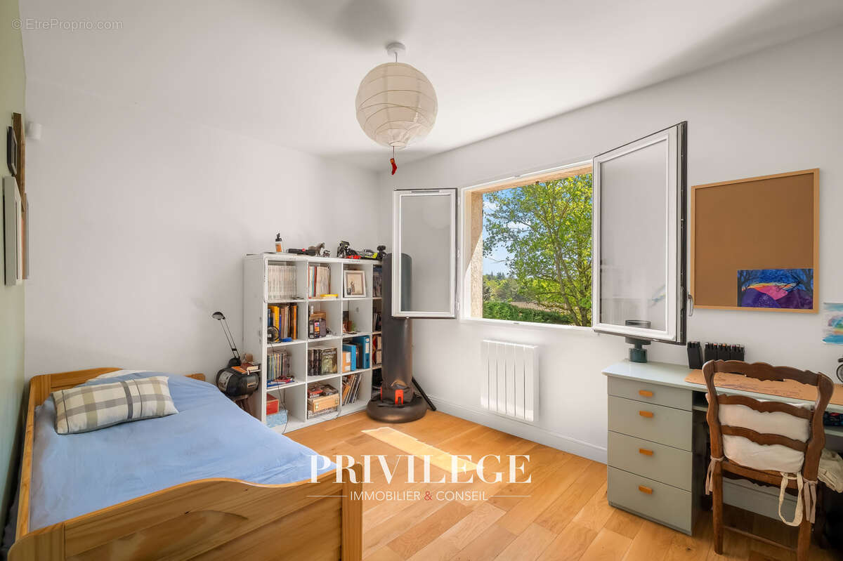 Maison à SAINT-GENIS-LES-OLLIERES