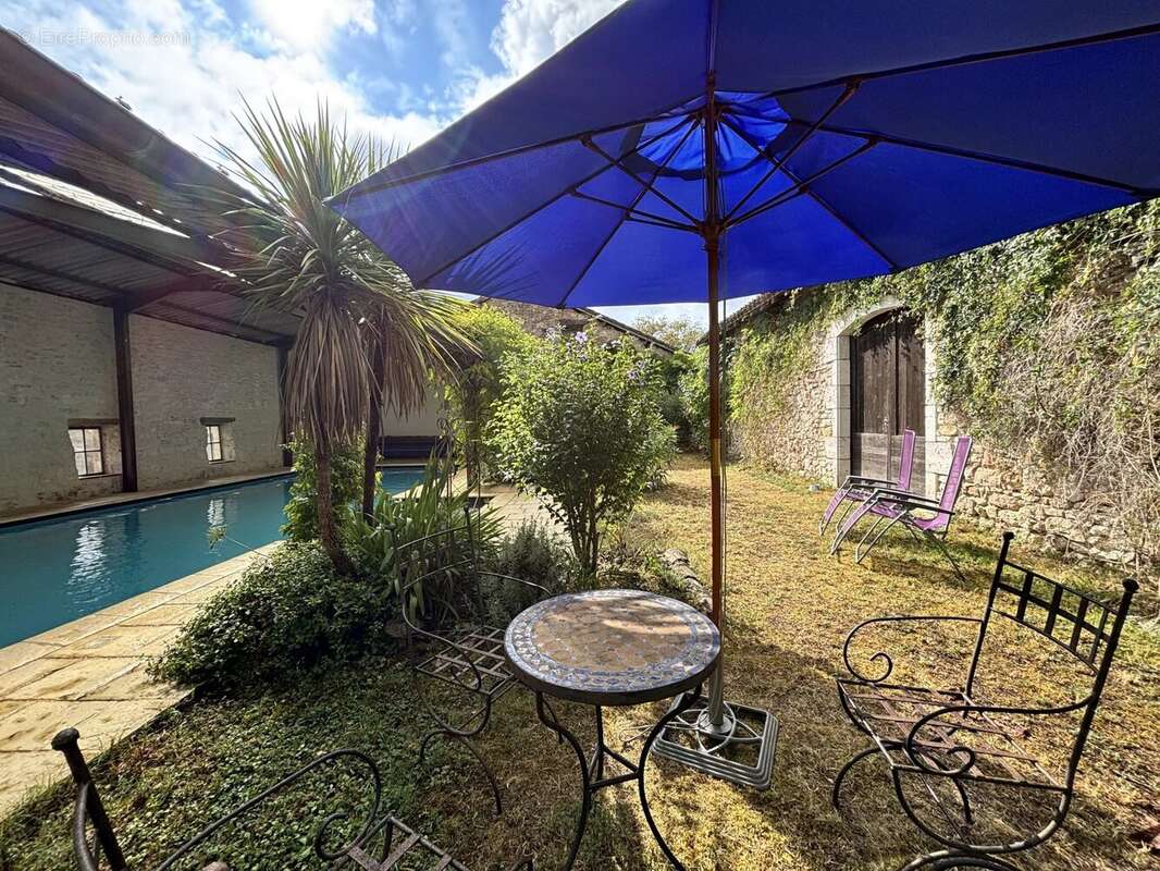 Maison à MONTAIGU-DE-QUERCY