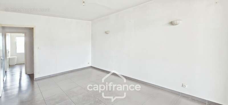 Appartement à CUERS