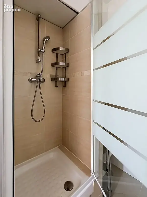 Studette de charme entièrement rénovée avec ascenceur - photo 6