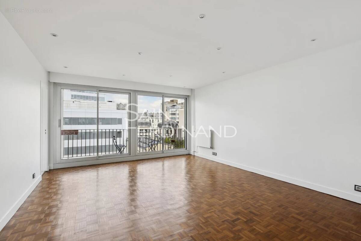 Appartement à NEUILLY-SUR-SEINE