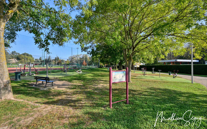Terrain à SAINT-GENIS-LAVAL